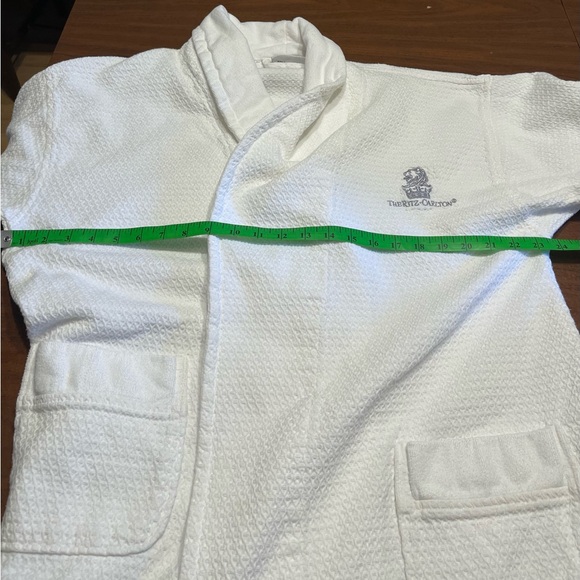 The Ritz-Carlton White plush Robe - Picture 5 of 11